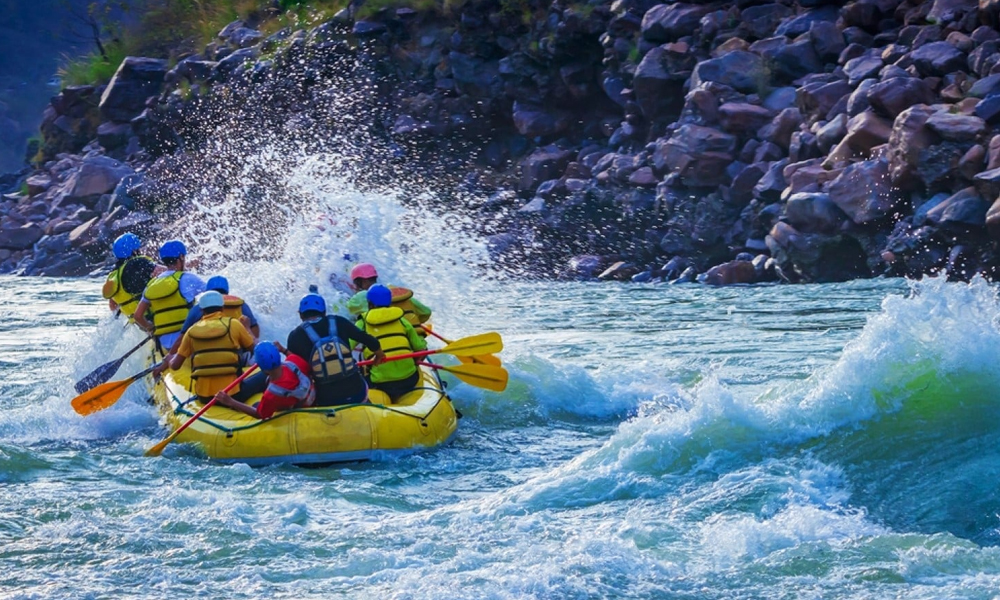 River rafting adventure activity in Himachal group tour packages