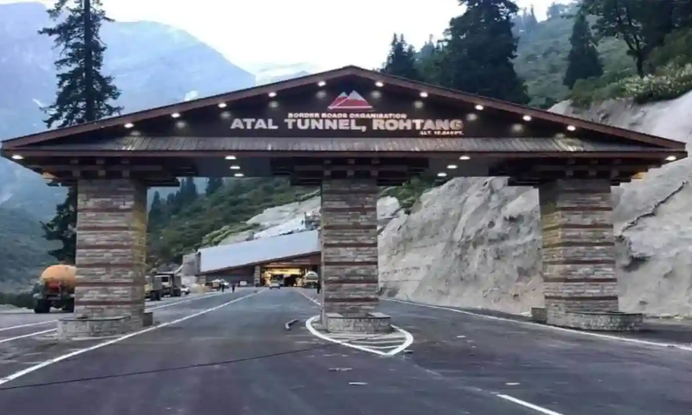 Rohtang Pass mountain views in Himachal Pradesh trip package
