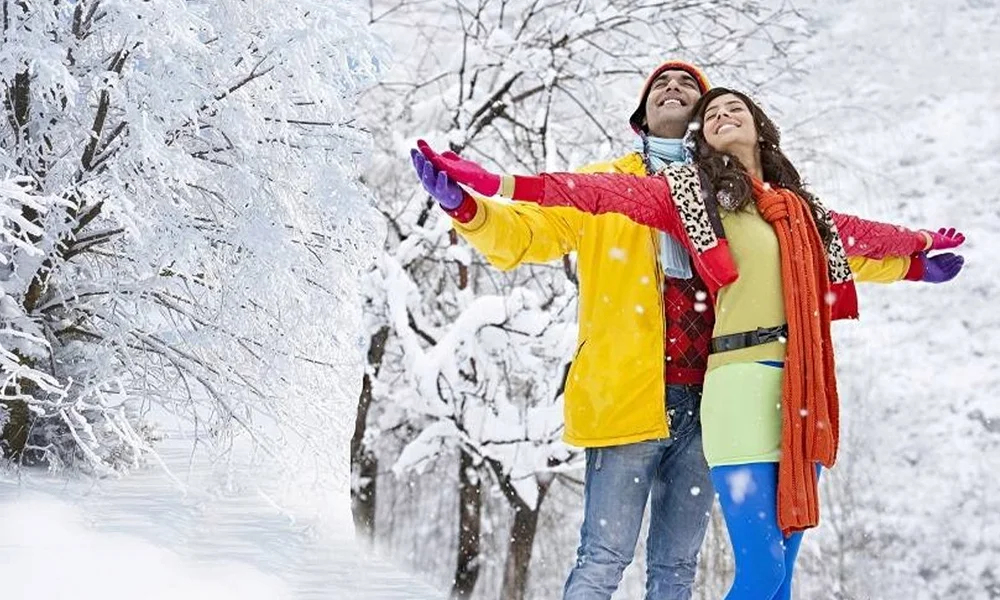 Shimla Manali honeymoon package with snow mountain views