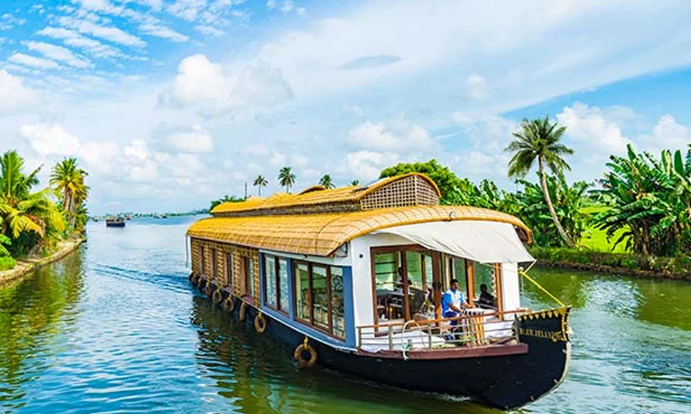 Kerala honeymoon package with Munnar and Thekkady tour